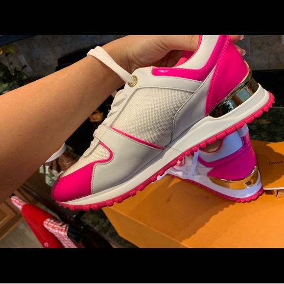 Louis Vuitton Runaway Sneakers - Picture 4 of 5